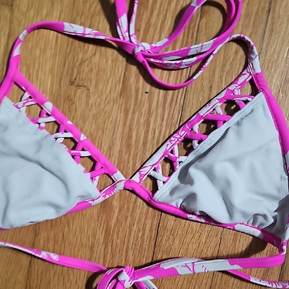 Roxy Pink and White Floral Bikini - Picture 9 of 9